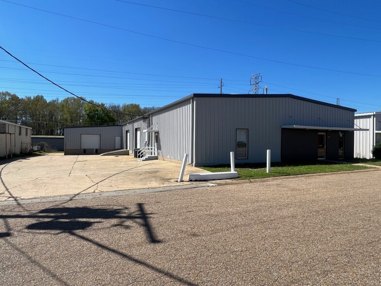 109 E State St, Ridgeland, MS for lease - Building Photo - Image 1 of 7