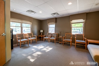 5555 Mayfield Rd, Cleveland, OH à vendre Photo intérieure- Image 2 de 16