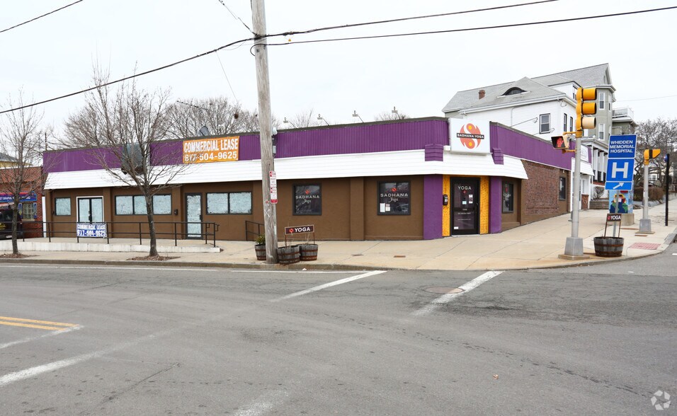 322-326 Chelsea St, Chelsea, MA à louer - Photo du bâtiment - Image 3 de 4