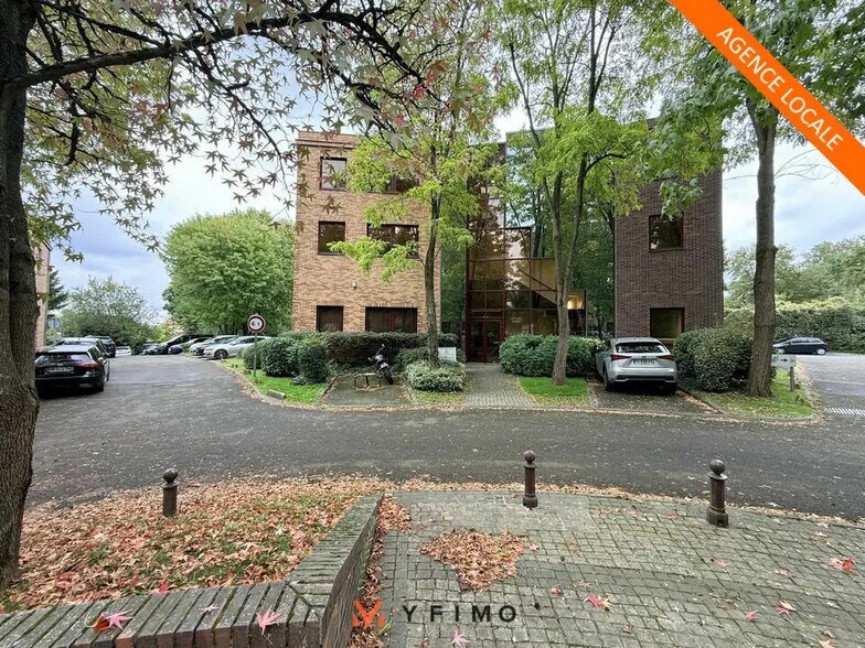 Bureau dans Saint-Germain-en-Laye à louer - Photo du bâtiment - Image 1 de 10