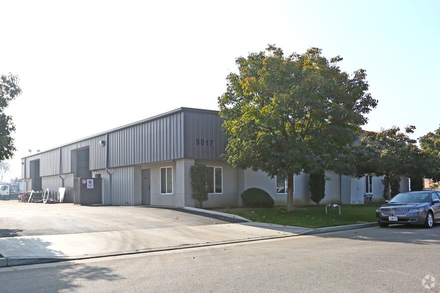 9817 W Grove Ave, Visalia, CA for lease - Building Photo - Image 3 of 4