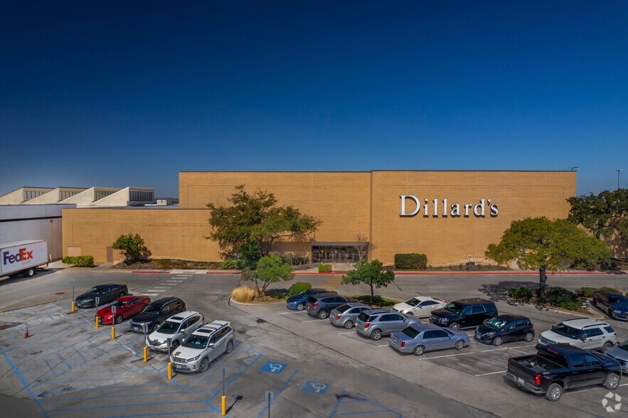 6301 NW Loop 410, San Antonio, TX à vendre - Photo du bâtiment - Image 2 de 6