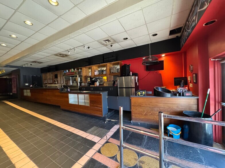 6738 N Sheridan Rd, Chicago, IL à louer - Hall d’entrée - Image 3 de 5