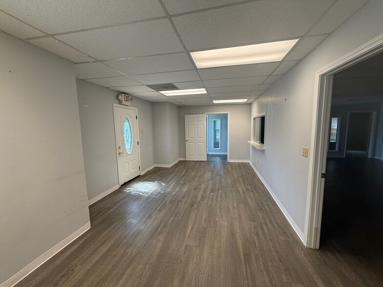 4028 Holcomb Bridge Rd, Peachtree Corners, GA for lease - Interior Photo - Image 3 of 12