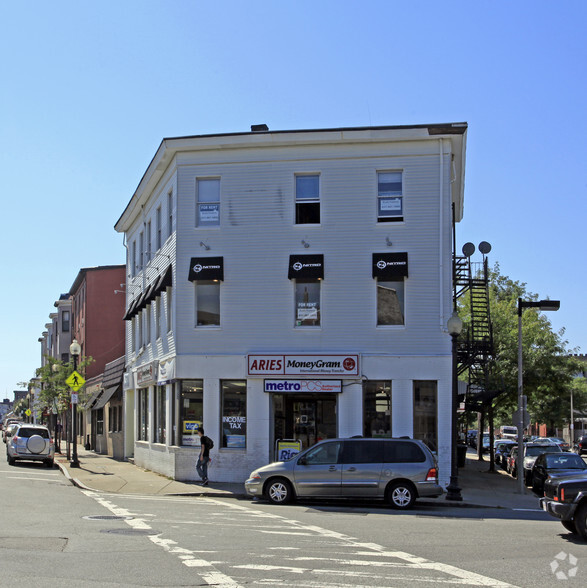 154-158 Meridian St, East Boston, MA for lease - Primary Photo - Image 1 of 3