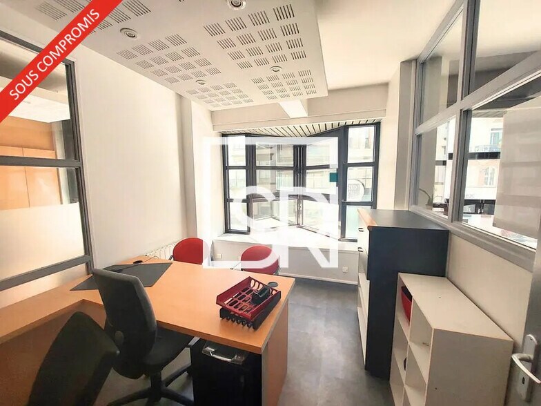 Bureau dans Clermont-Ferrand à vendre - Photo du bâtiment - Image 2 de 12