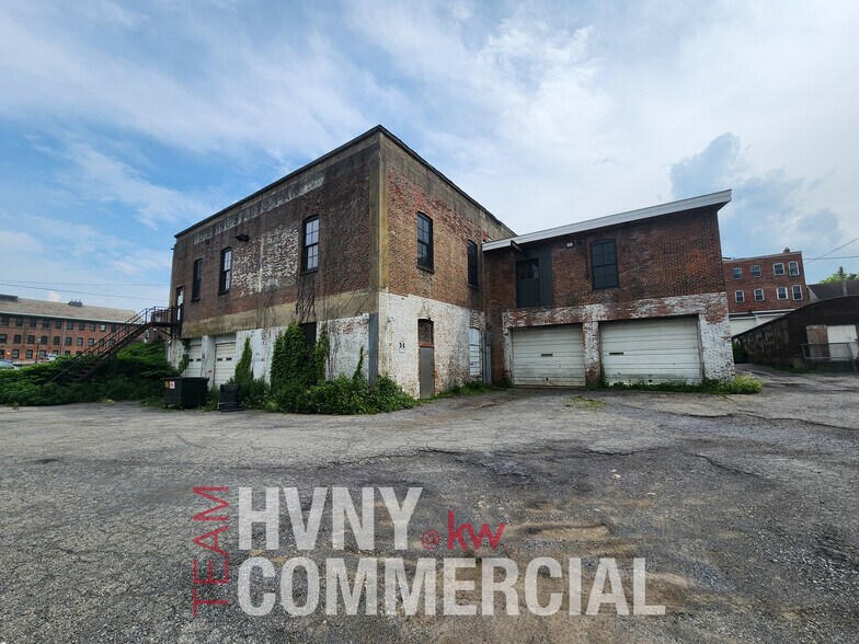 489 Main St, Poughkeepsie, NY à vendre - Photo du bâtiment - Image 3 de 14