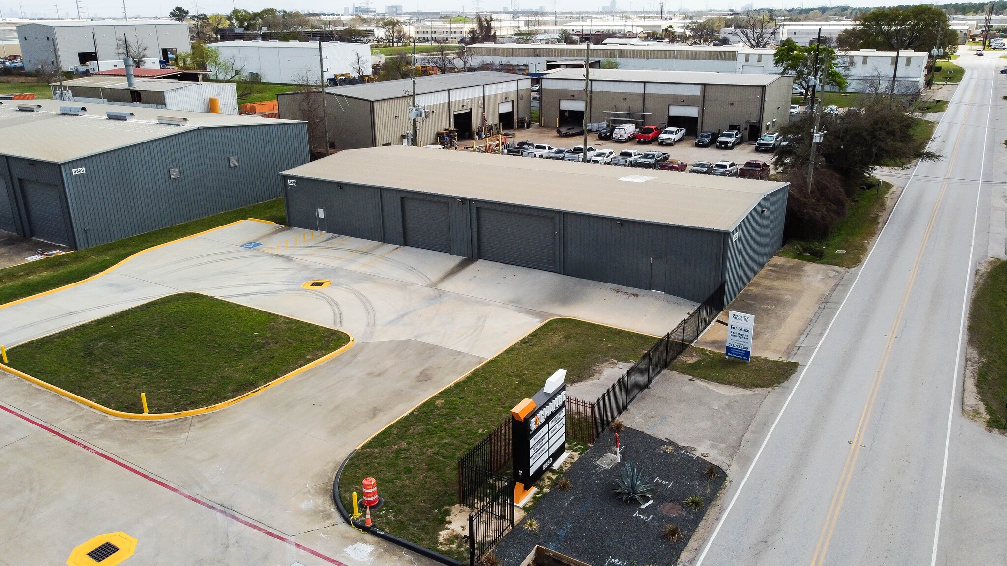 5850 Cunningham Rd, Houston, TX à louer Aérien- Image 1 de 11