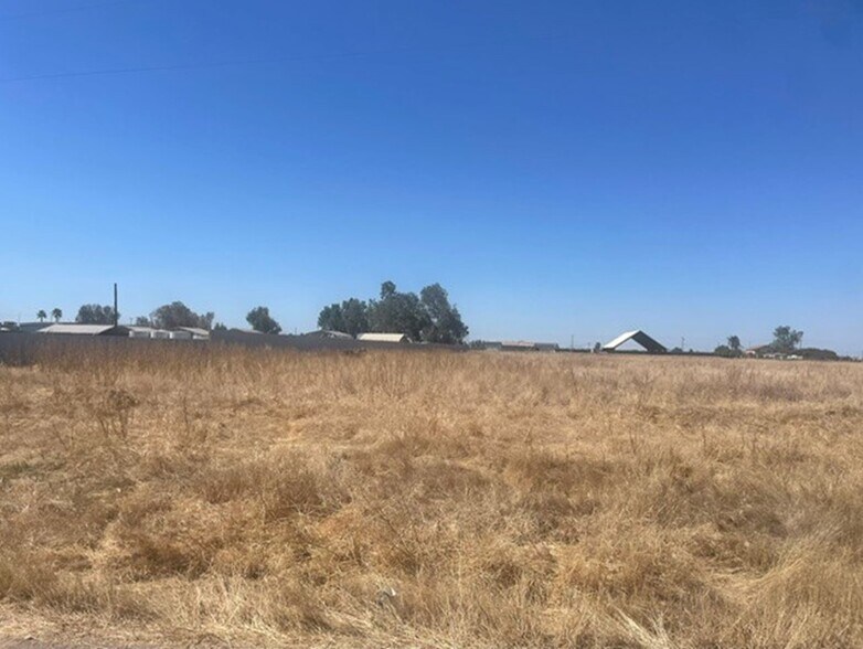 Ave 118, Pixley, CA à vendre - Photo du bâtiment - Image 2 de 3