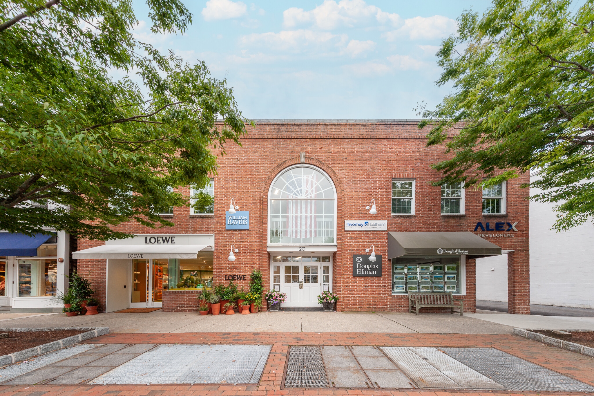 20 Main St, East Hampton, NY for lease Building Photo- Image 1 of 10