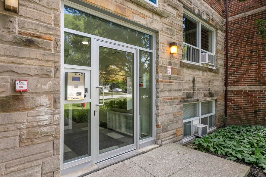 56 S Forster Park Dr, Oakville, ON à vendre - Photo du bâtiment - Image 3 de 3