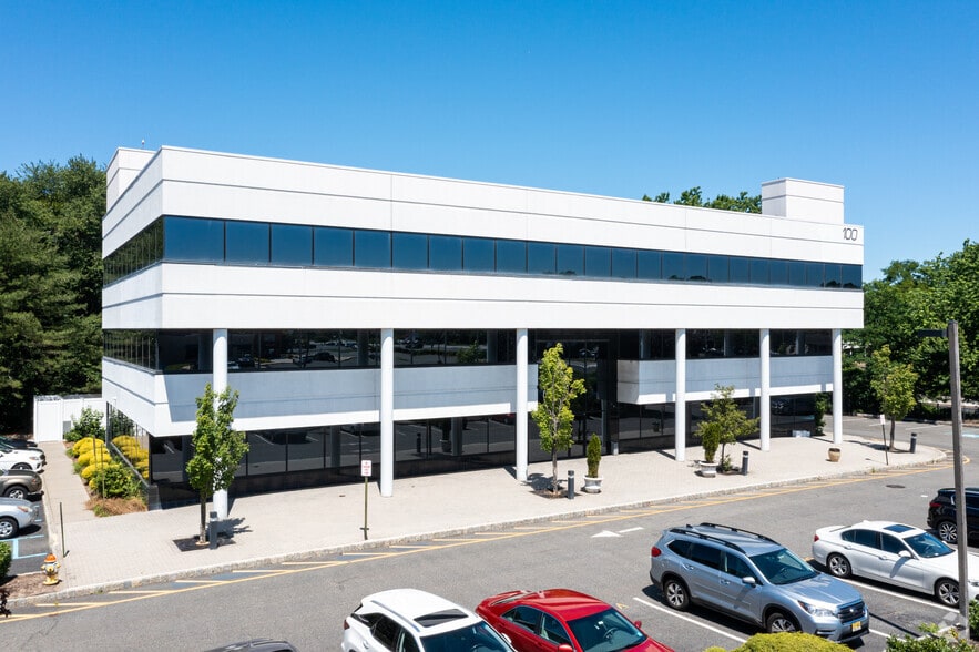 100 Village Ct, Hazlet, NJ for sale - Primary Photo - Image 1 of 6