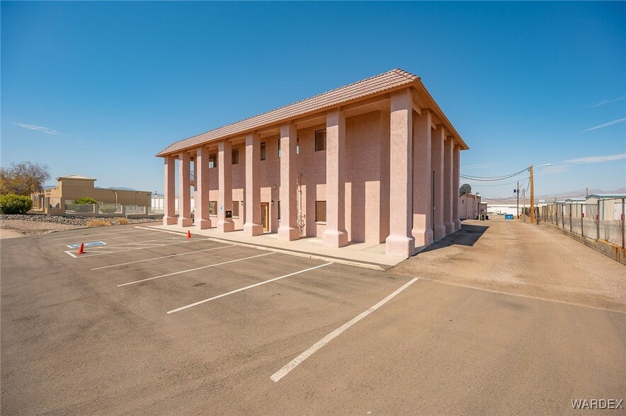 1055 Empire Dr, Lake Havasu City, AZ for lease - Building Photo - Image 2 of 64