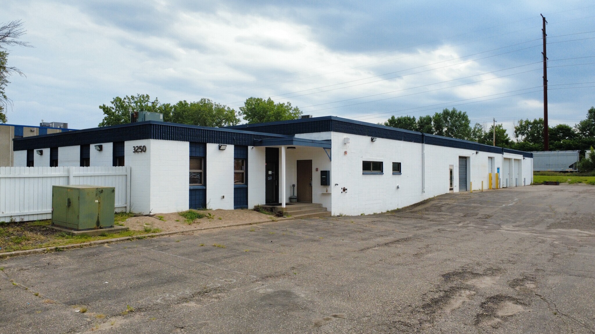 3250 Fanum Rd, Vadnais Heights, MN for lease Building Photo- Image 1 of 16