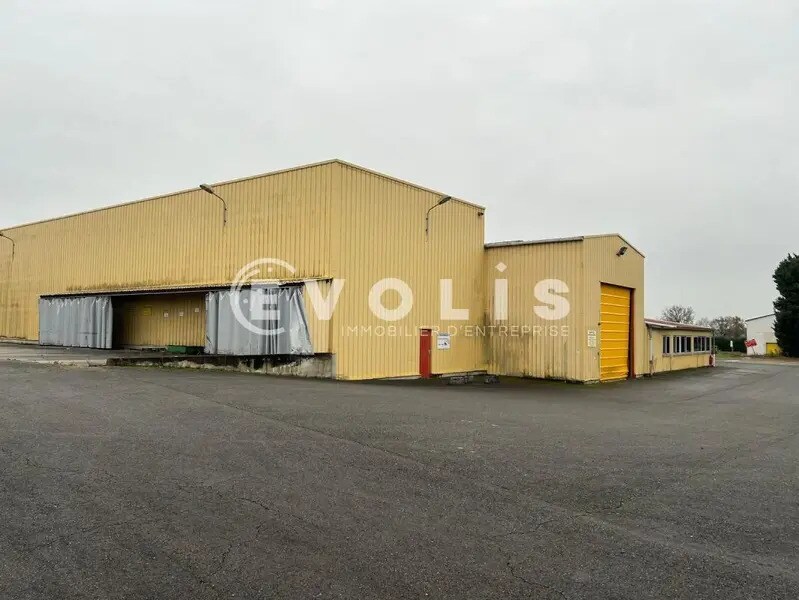 Office in Saint-Trivier-sur-Moignans for lease Building Photo- Image 1 of 37