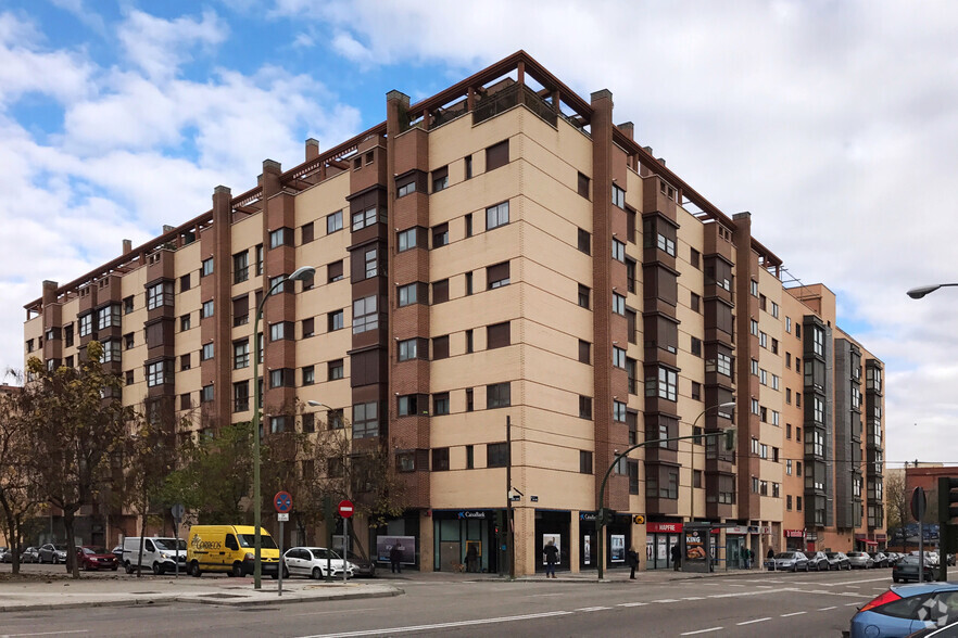 Calle Alfonso Gómez, 59, Madrid, Madrid for lease - Primary Photo - Image 1 of 1