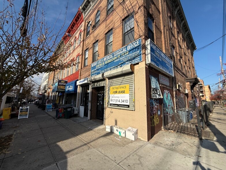 235 Wyckoff Ave, Brooklyn, NY à louer - Photo du bâtiment - Image 2 de 19
