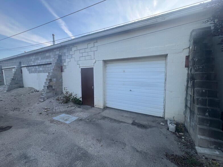 1205 Spring St, Latrobe, PA à vendre - Photo du bâtiment - Image 2 de 33