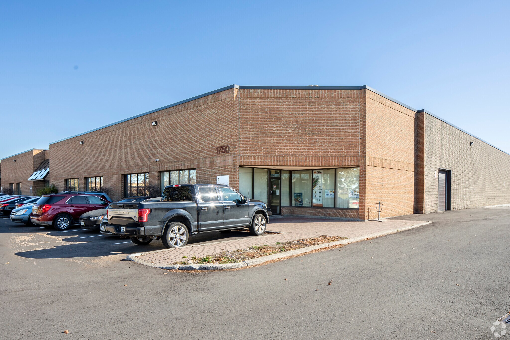 1800 Courtneypark Dr E, Mississauga, ON à vendre Photo principale- Image 1 de 1