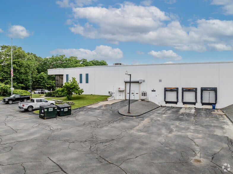 243 Vergason Avenue Ext, Norwich, CT à vendre - Photo du bâtiment - Image 2 de 10