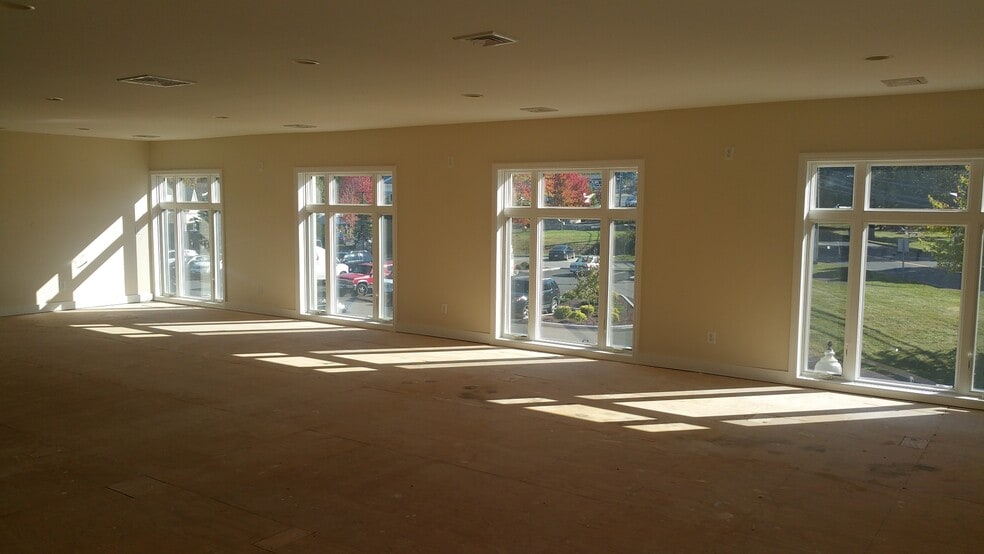 100 State Route 37, New Fairfield, CT for lease - Building Photo - Image 2 of 7