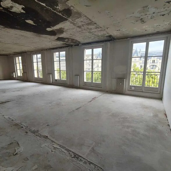 Office in Paris for lease - Interior Photo - Image 3 of 4