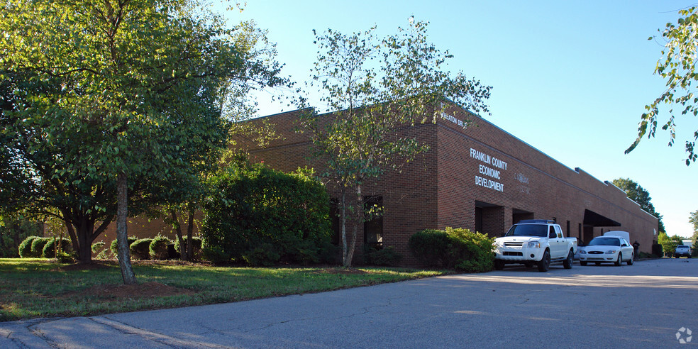 112 Wheaton Dr, Youngsville, NC for lease - Primary Photo - Image 1 of 5