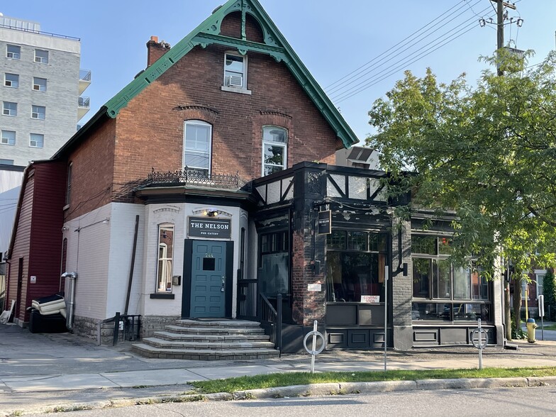 244 Laurier Av E, Ottawa, ON for sale - Building Photo - Image 1 of 18