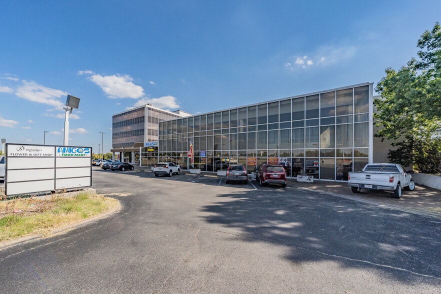 2520 W Irving Blvd, Irving, TX for sale - Building Photo - Image 3 of 9