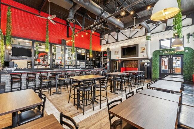 Plus de détails pour 70 Prom Du Portage, Gatineau, QC - Commerce de détail à vendre