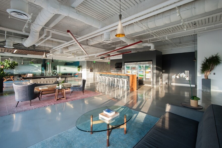 2101 E El Segundo Blvd, El Segundo, CA à louer - Photo intérieure - Image 2 de 10