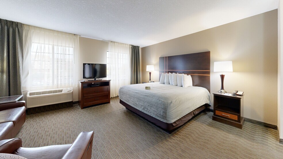 Aspen Select and Aspen Suites portefeuille de 2 propriétés à vendre sur LoopNet.ca - Numérisation 3D de Matterport - Image 3 de 30