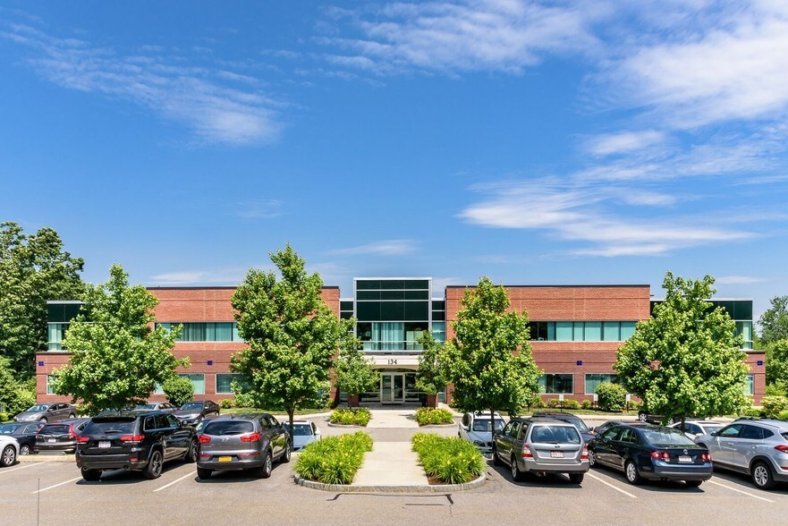 134 Turnpike Rd, Southborough, MA à louer - Photo du bâtiment - Image 2 de 30