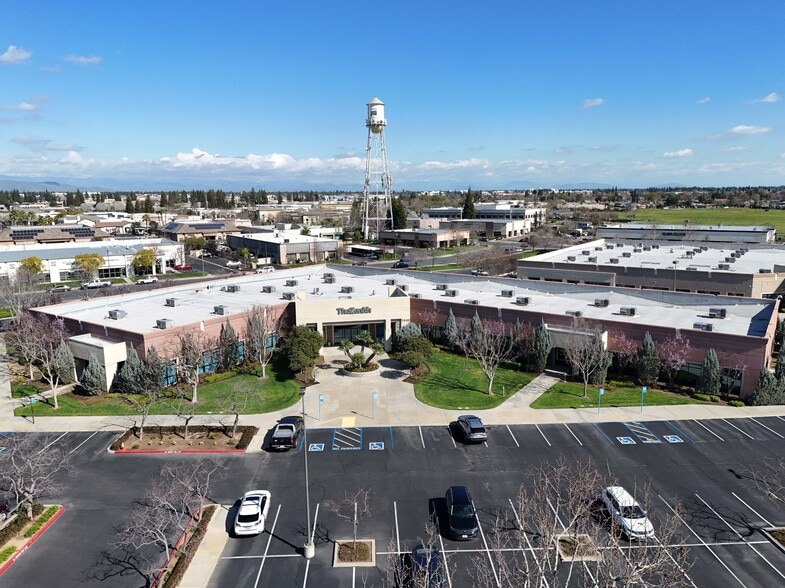 7440 N Palm Ave, Fresno, CA for lease - Building Photo - Image 1 of 1