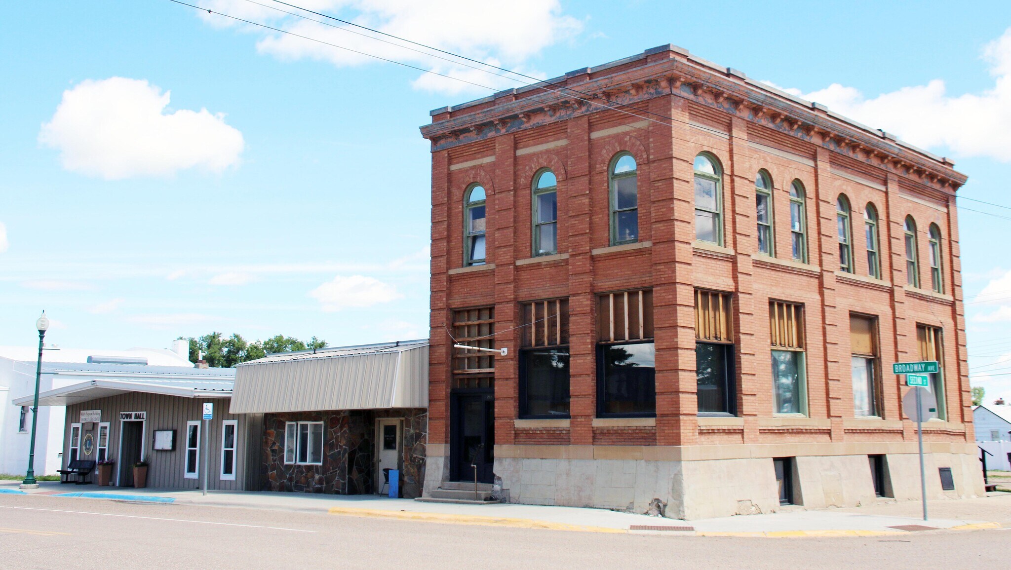 202 Broadway Ave, Culbertson, MT à vendre Photo du bâtiment- Image 1 de 9