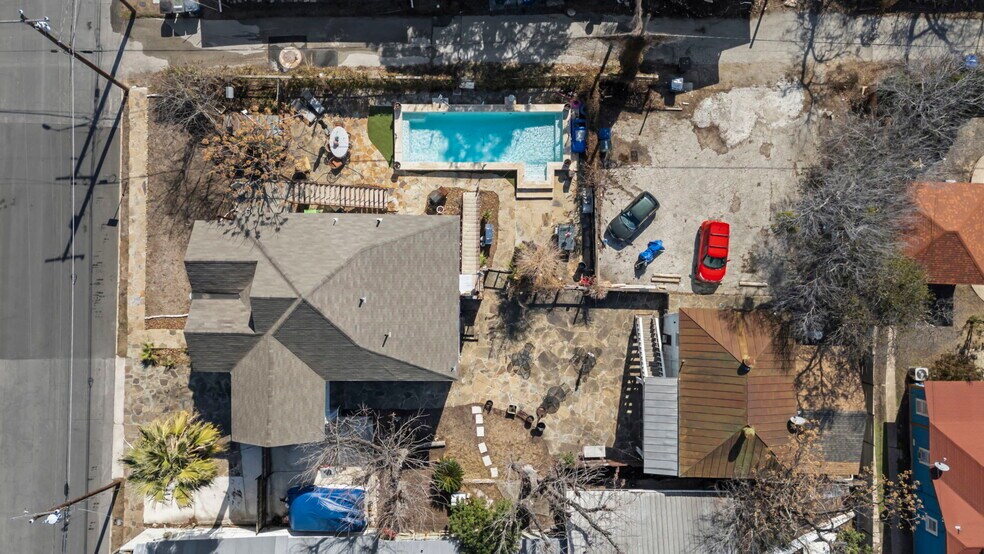 3221 N Flores St, San Antonio, TX à vendre - Photo du bâtiment - Image 2 de 46