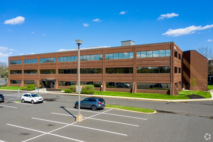 307 Fellowship Rd, Mount Laurel, NJ for lease - Building Photo - Image 2 of 5
