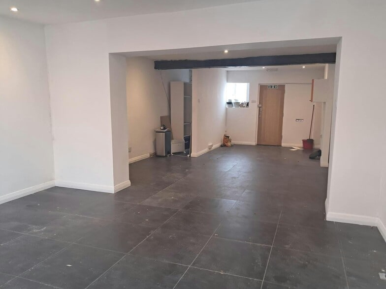 Park St, Slough for sale - Interior Photo - Image 2 of 6