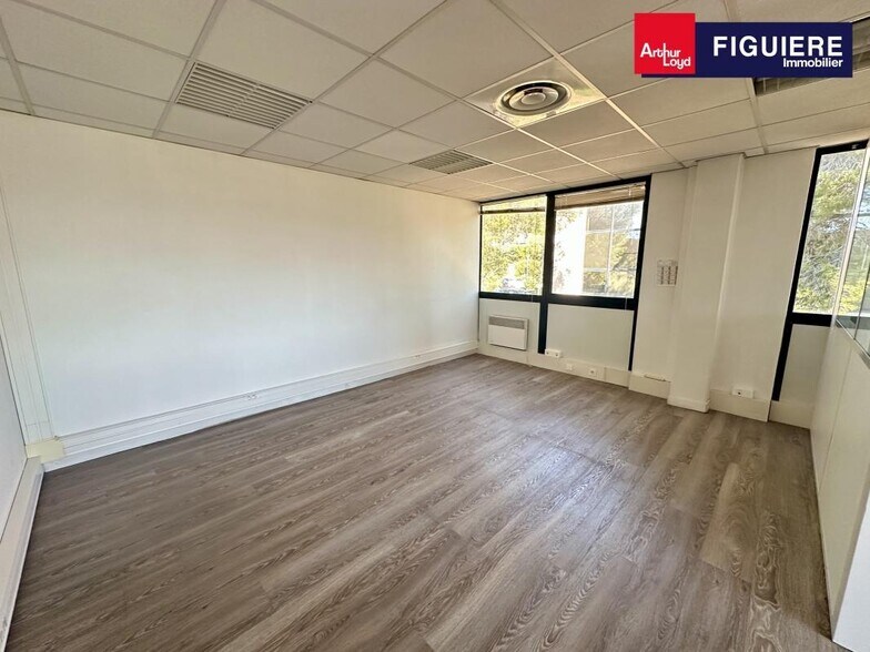 511 Route De La Seds, Vitrolles for lease - Interior Photo - Image 2 of 17