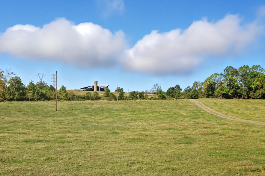 5474 Woodside Ln, Bealeton, VA à vendre - Photo du bâtiment - Image 3 de 117