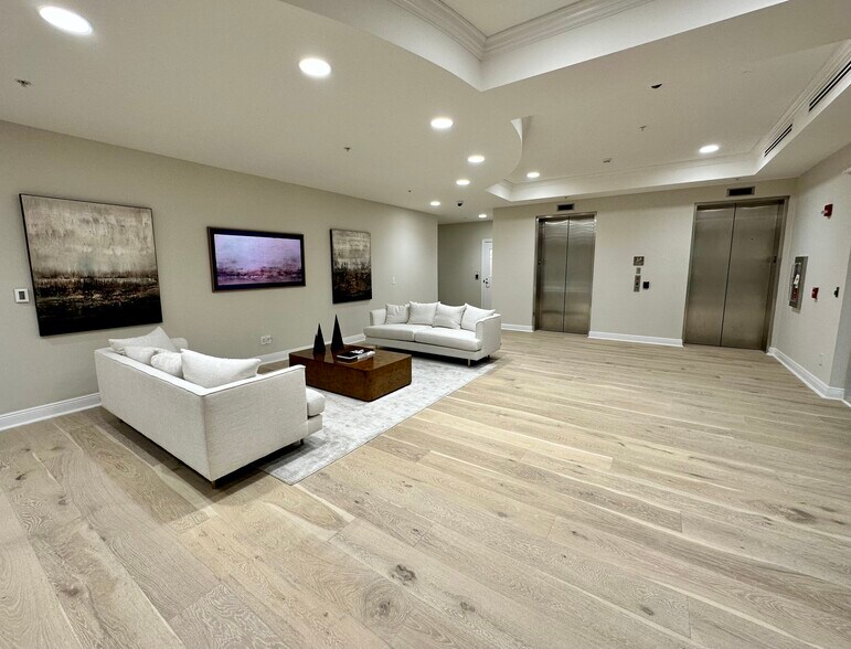 704 Goodlette-Frank Rd N, Naples, FL à louer - Photo du bâtiment - Image 1 de 18