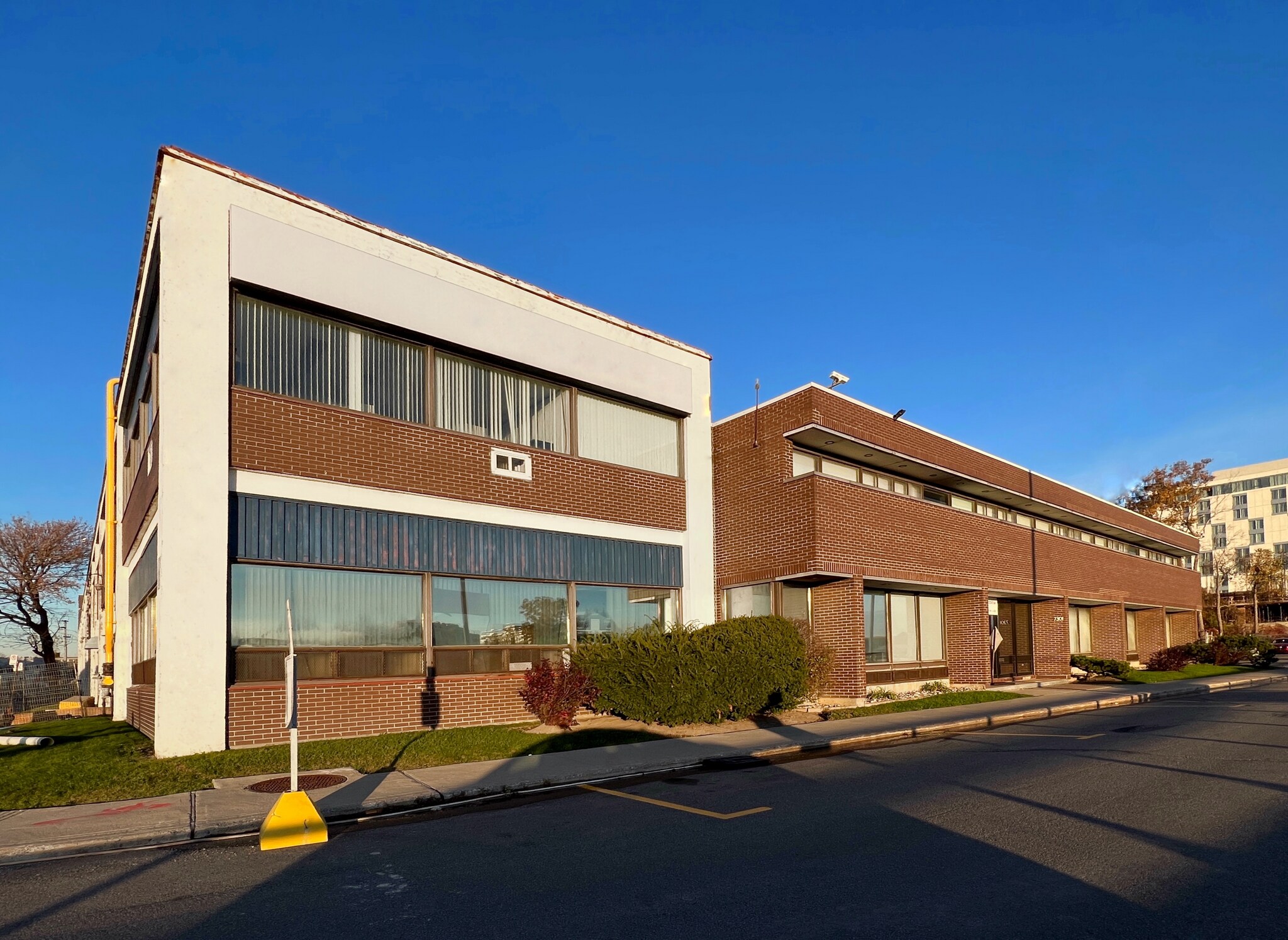 7301 Boul Décarie, Montréal, QC for sale Building Photo- Image 1 of 1