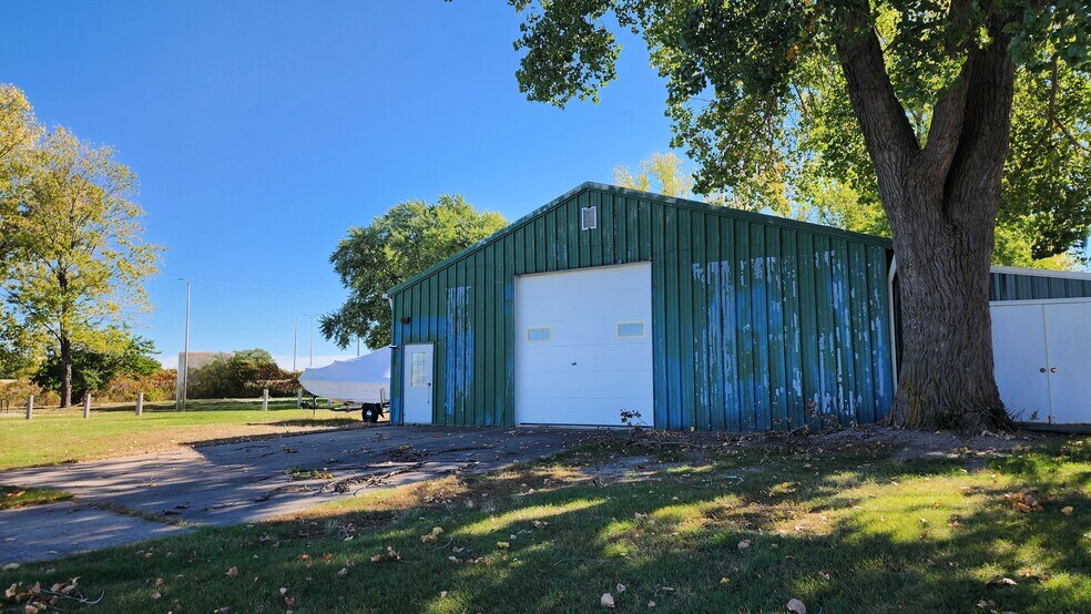 2189 Abraham Ln, Oshkosh, WI à louer - Photo du bâtiment - Image 2 de 3