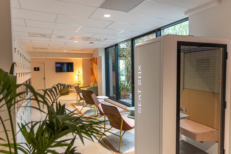 Office in Mauguio for lease - Building Photo - Image 3 of 30