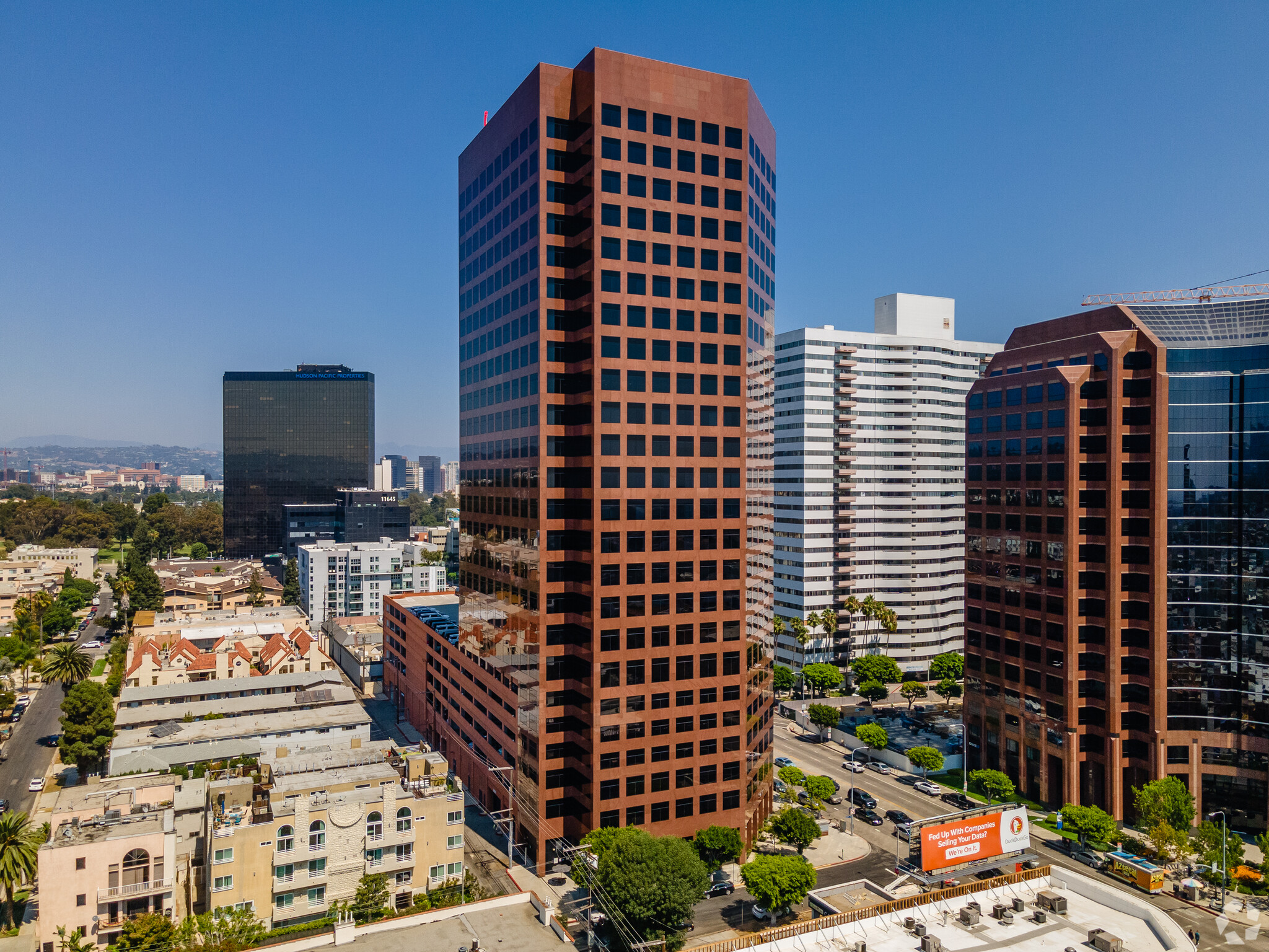 11755 Wilshire Blvd, Los Angeles, CA à louer Photo du b timent- Image 1 de 15