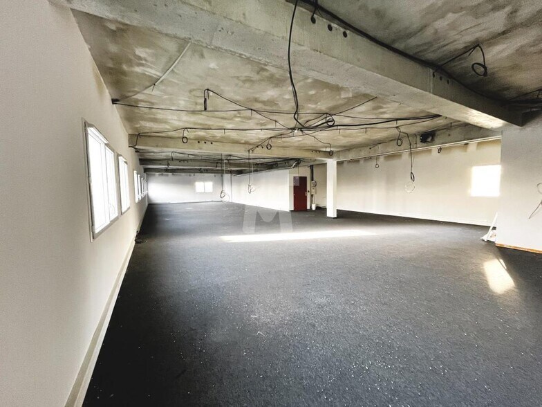 Office in Saint-Michel-sur-Orge for lease - Building Photo - Image 3 of 8