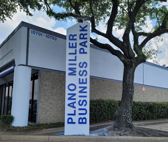 10701-10727 Plano Rd, Dallas, TX à louer - Photo du bâtiment - Image 2 de 12