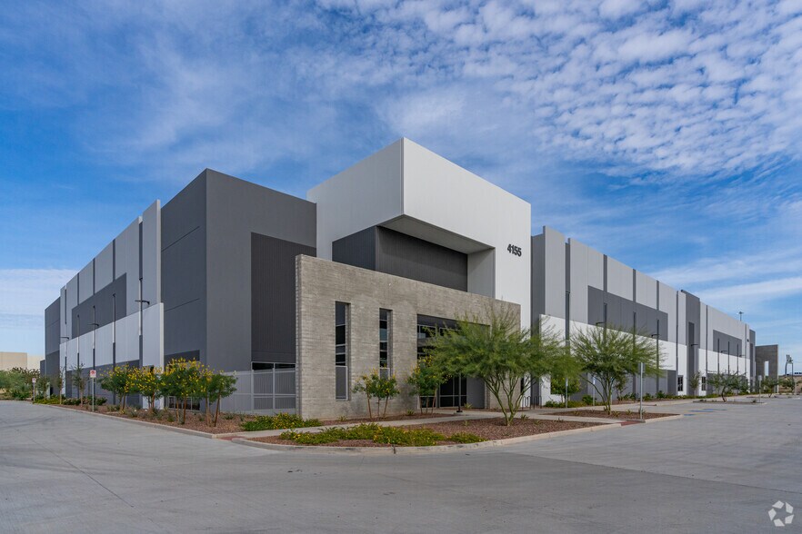 415 W Indian School Rd, Goodyear, AZ à louer - Photo principale - Image 1 de 5