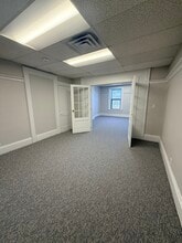 47-61 Langley Rd, Newton, MA à louer Photo intérieure- Image 1 de 3