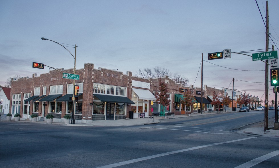 829-841 W Davis St, Dallas, TX for sale - Building Photo - Image 1 of 1